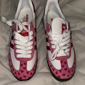 adidas White and Pink Heart-Print Women's Sneakers 💕💕